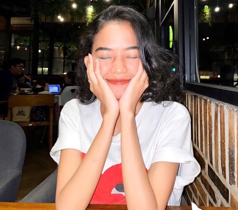 Potret Outfit Stylish Ummi Quary, Bikin Pangling Banget