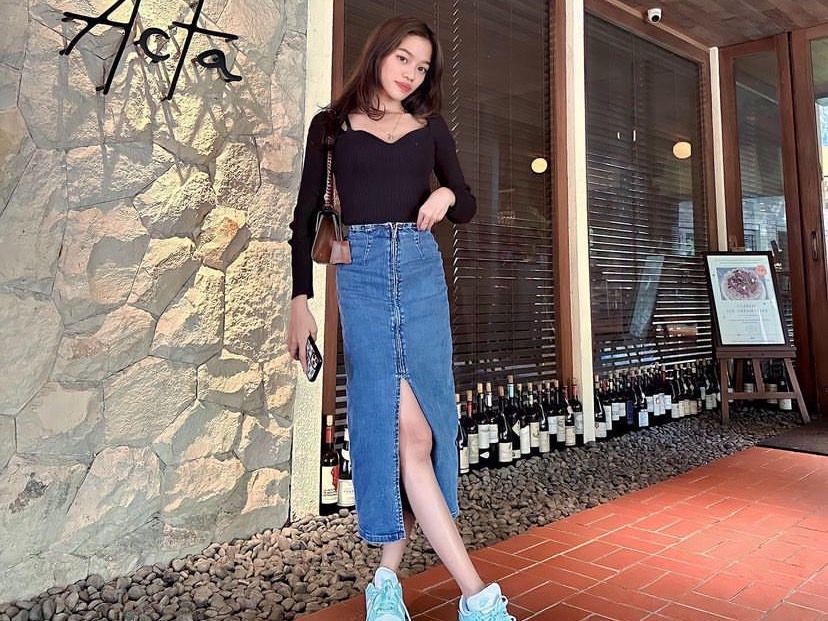 <b>Suzane Knit Top dan Slit Skirt</b>