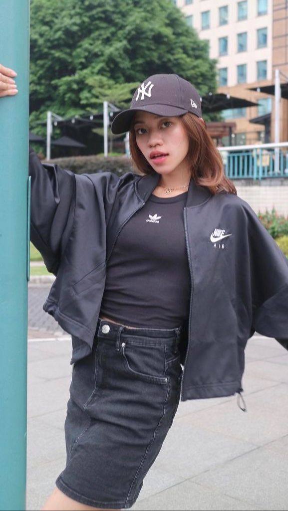 Potret Outfit Stylish Ummi Quary, Bikin Pangling Banget