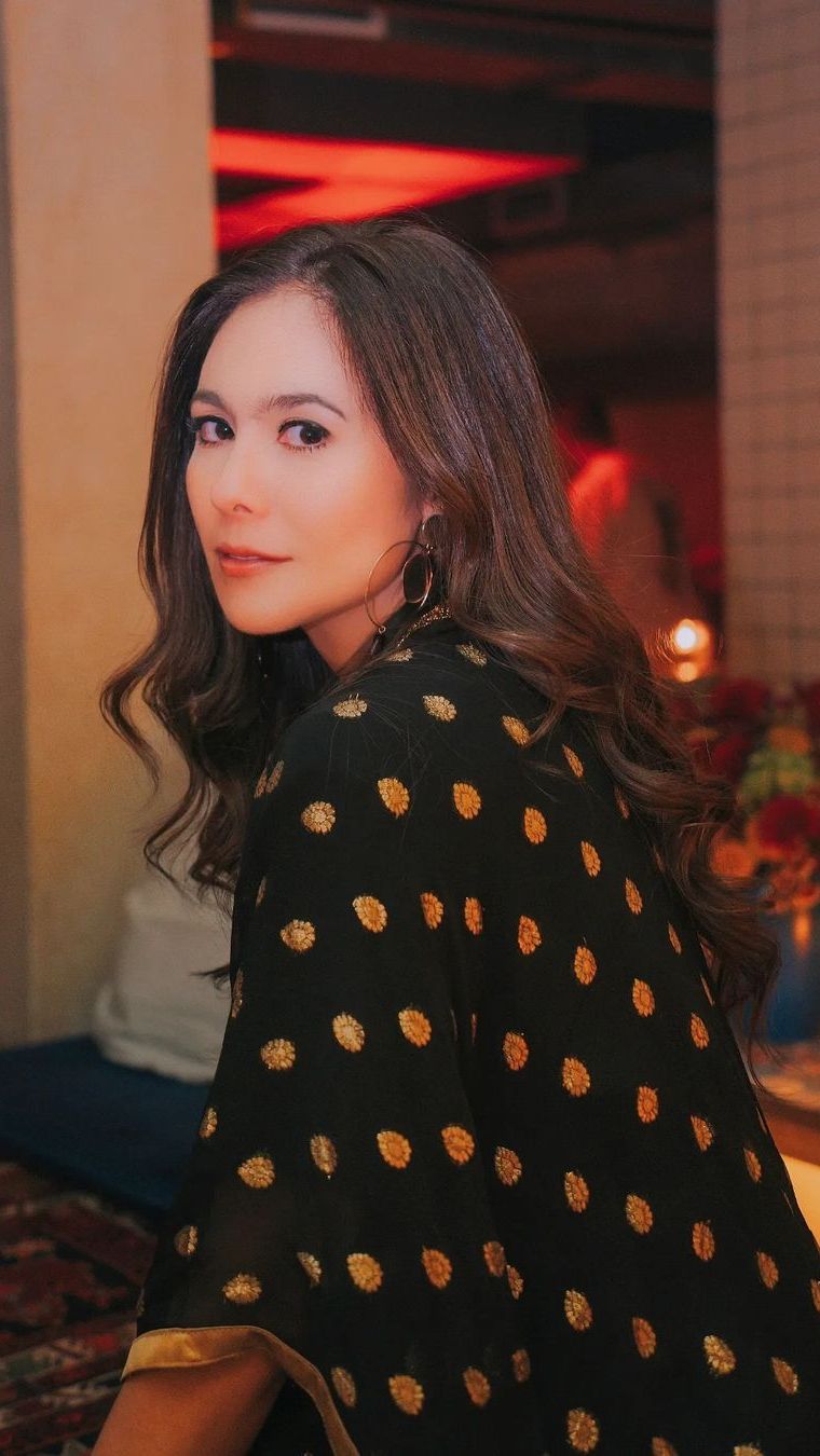 Gadis Cantik Berambut Pendek Ini Jadi Artis Terkenal, Tetap Awet Muda di Usia 40-an
