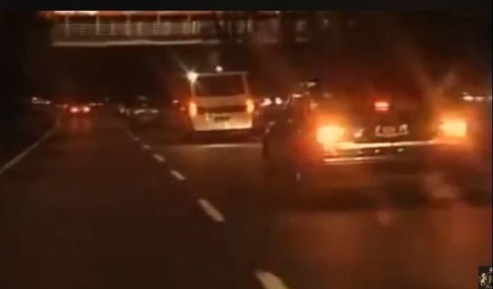 Diiringi Beberapa Mobil saat Dalam Perjalanan
