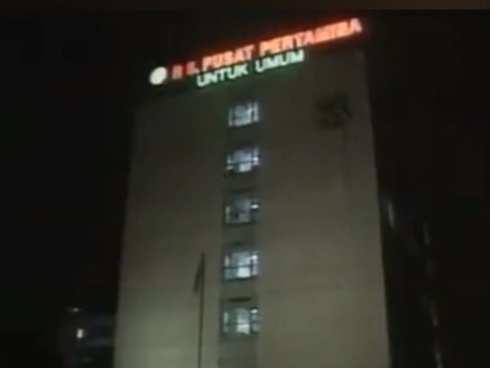 Rekaman Video Lawas Detik-Detik Soeharto Dibawa ke RS Pakai Ambulans, Tubuhnya Lemah Tak Berdaya