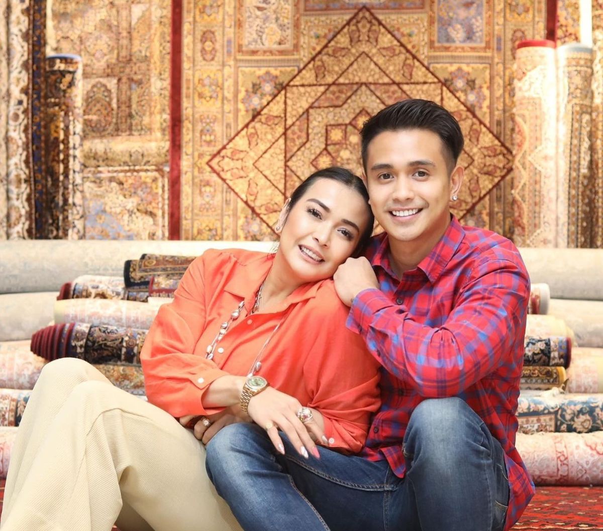 Pasangan Seleb yang Menikah Terpaut Usia Jauh, Ada yang Lebih dari 40 Tahun!