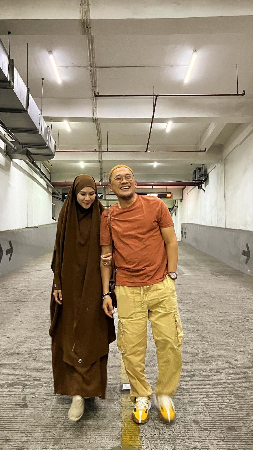 Pasangan Seleb yang Menikah Terpaut Usia Jauh, Ada yang Lebih dari 40 Tahun!