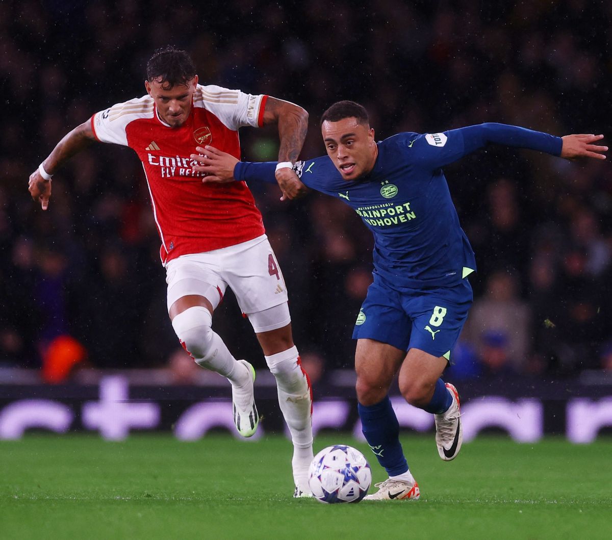 Arsenal sukses membuat babak belur PSV Eindhoven dengan skor telak.<br><br>Tampil di Emirates Stadium, pada hari Kamis (21/9/2023) dini hari, kedua tim berlaga dalam laga matchday 1 Grup B Liga Champions 2023/2024.<br>