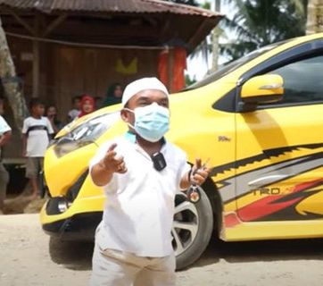 Jauh Dari Kesan Mewah, Potret Rumah Ucok Baba di Kampung Halaman, Berdinding Kayu dan Beratap Seng!