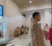 Kreatif Tanpa Batas, Pengantin Ini Bukannya Diiringi Bridesmaid, tapi Deretan Balon