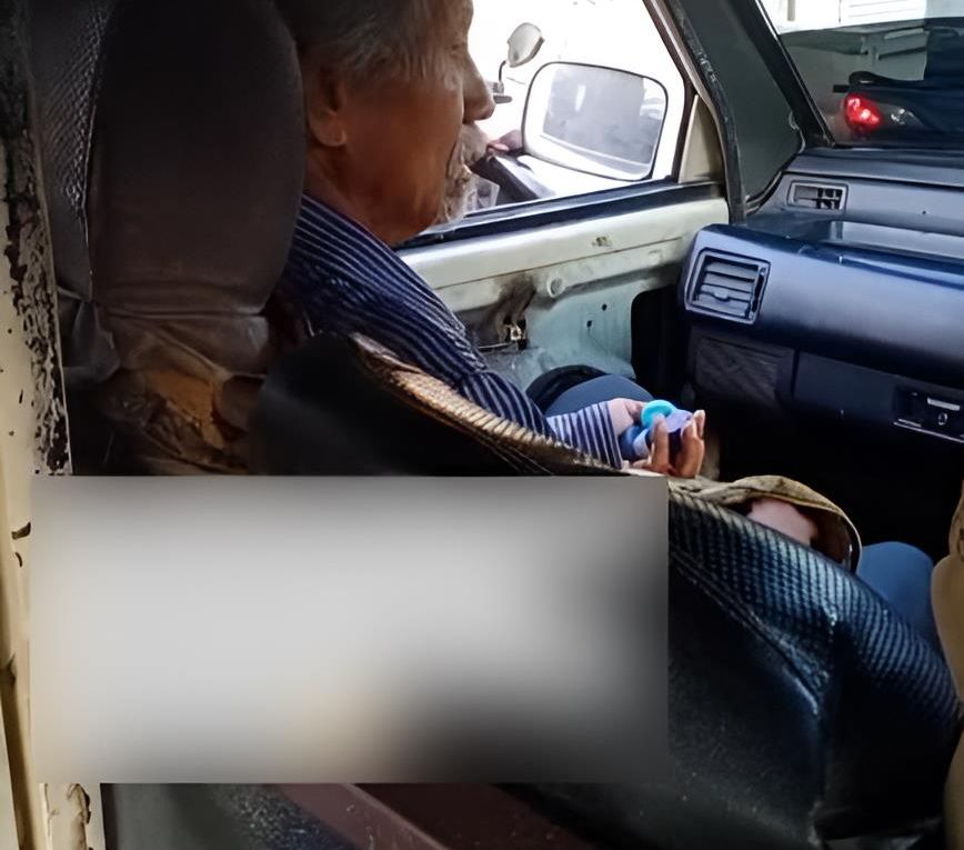 Terenyuh! Bapak Tua Bayar Ongkos Angkot Pakai Tutup Botol, Reaksi Sopir Bukti Masih Ada Orang Baik di Ibu Kota