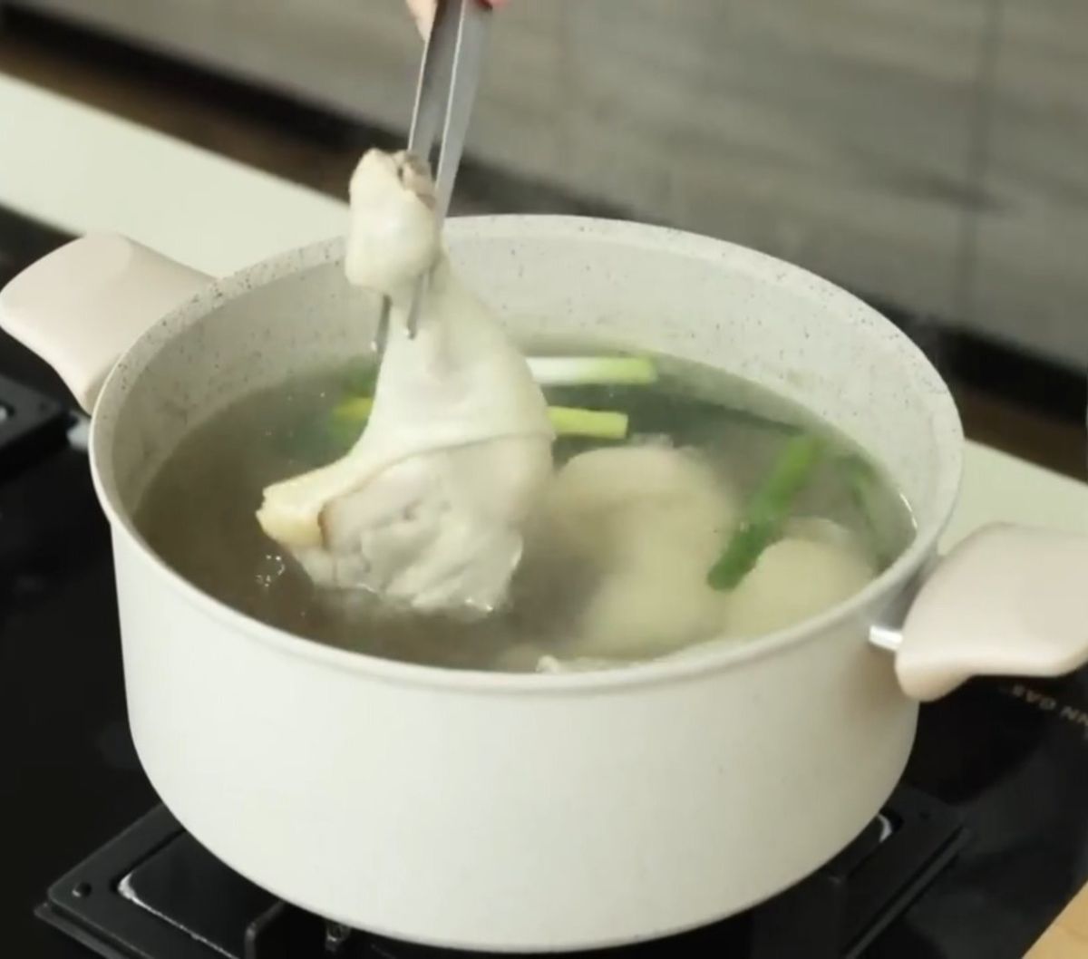 Ayam Rebus Jahe Istimewa, Resep Chef Devina Hermawan