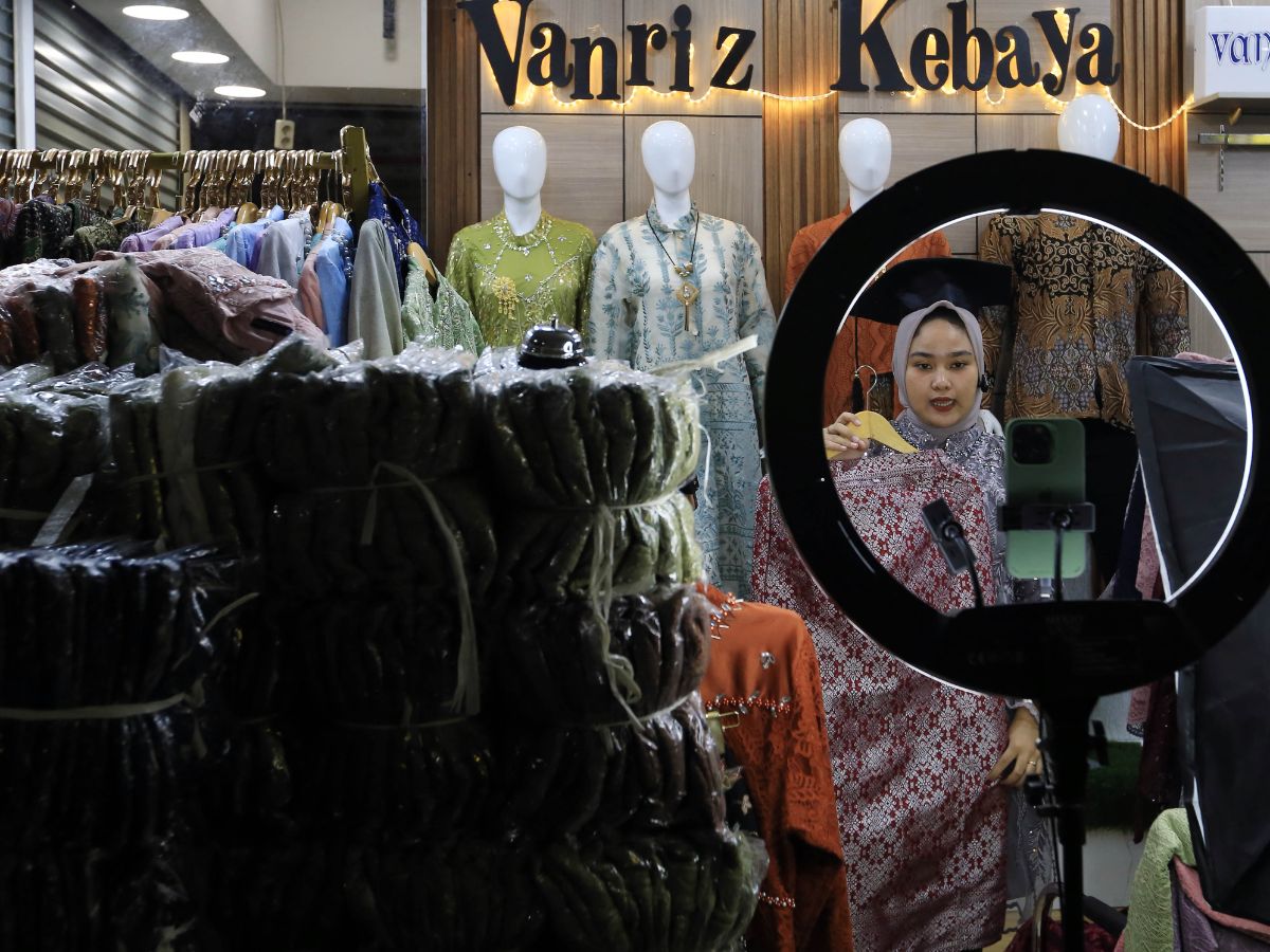 Potret Suasana Terkini Pasar Tanah Abang, Lebih Banyak Menekinnya Ketimbang Orang yang Belanja