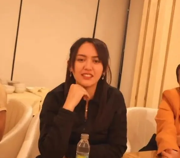 Momen Denny Caknan Duduk Satu Meja dengan Istri dan Mantan Kekasih