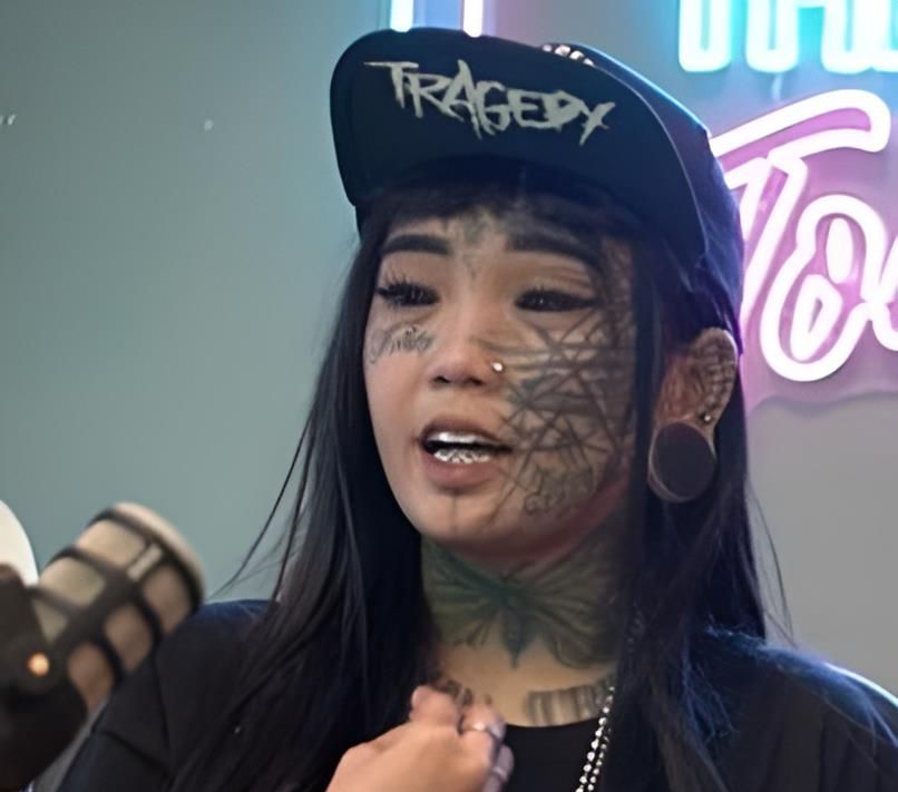 Malu dengan Ulah Putrinya, Ayah dari Mondy Tatto Menangis di Depan Ustaz Derry Sulaiman, Mohon Maaf kepada Ebit Lew
