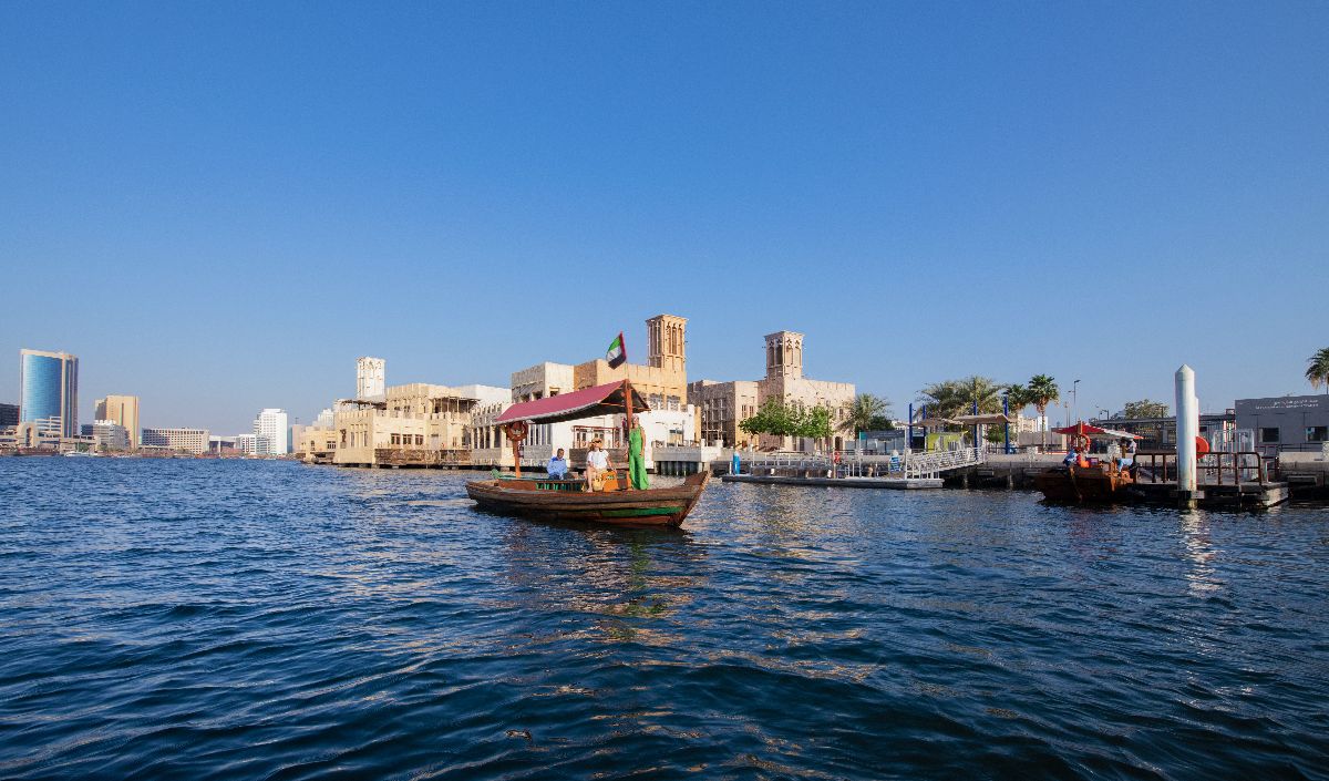 Lintasi Dubai Creek dengan Abra ke Dubai Spice Souk