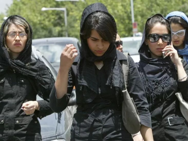 Undang-Undang Baru Iran, Perempuan Berpakaian Tidak Pantas akan Dipenjara 10 Tahun