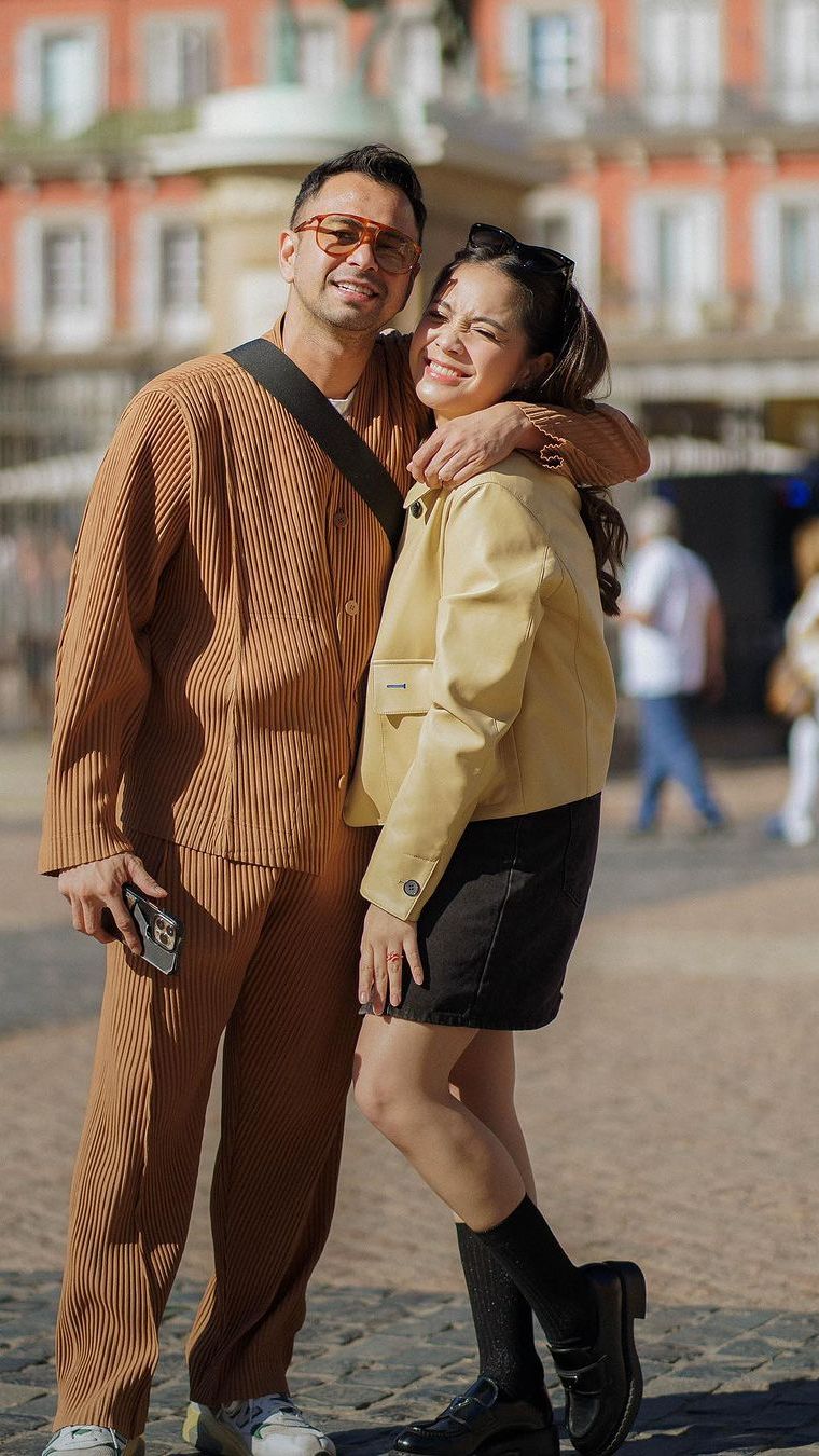Outfit Cute Nagita Saat Jelajah Spanyol ala Anak Sekolah Korea