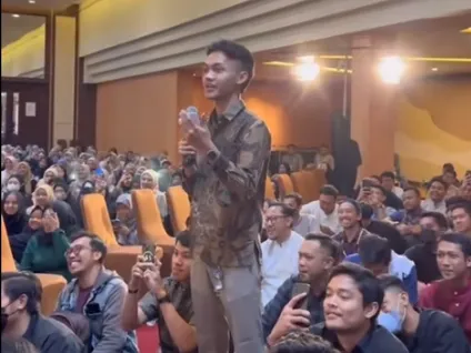 Momen Pria Bertanya Soal Berjodoh dengan Dua Wanita, Netizen: Gebetan Langsung Ketar-ketir