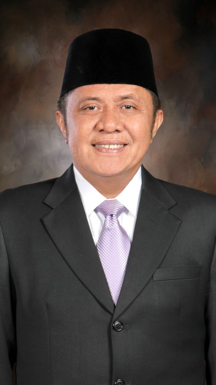 <b>Jadi Gubernur Terkaya di Sumatra, Ini Sosok Herman Deru</b><br>