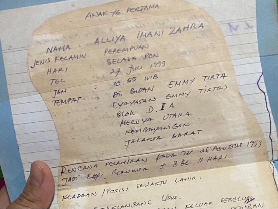 Momen Haru Anak Baca Buku Harian Ibu yang Ditulis Tangan, Auto Meleleh karena Berisi Catatan Tumbuh Kembangnya Sejak Kecil