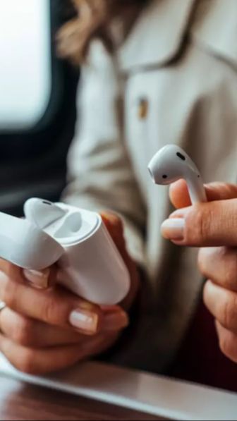 A Woman Swallowed Her AirPod Because She Thought It Was Her Vitamin Pill<br>