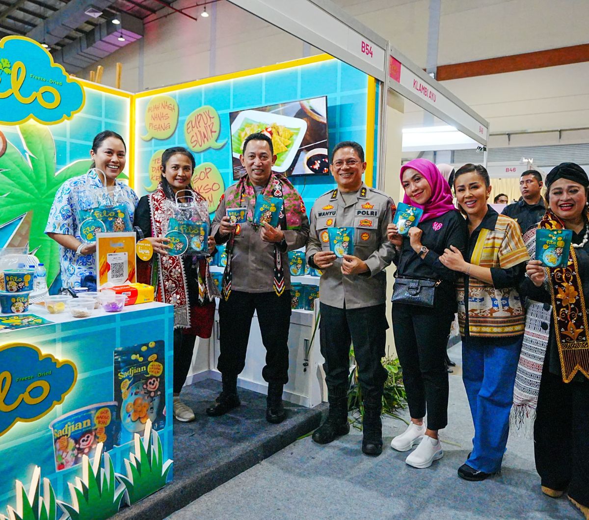 Kapolri Datangi Stand UMKM  Kreasi Bhayangkari: Terus Semangat buat Produk Kebanggaan Indonesia