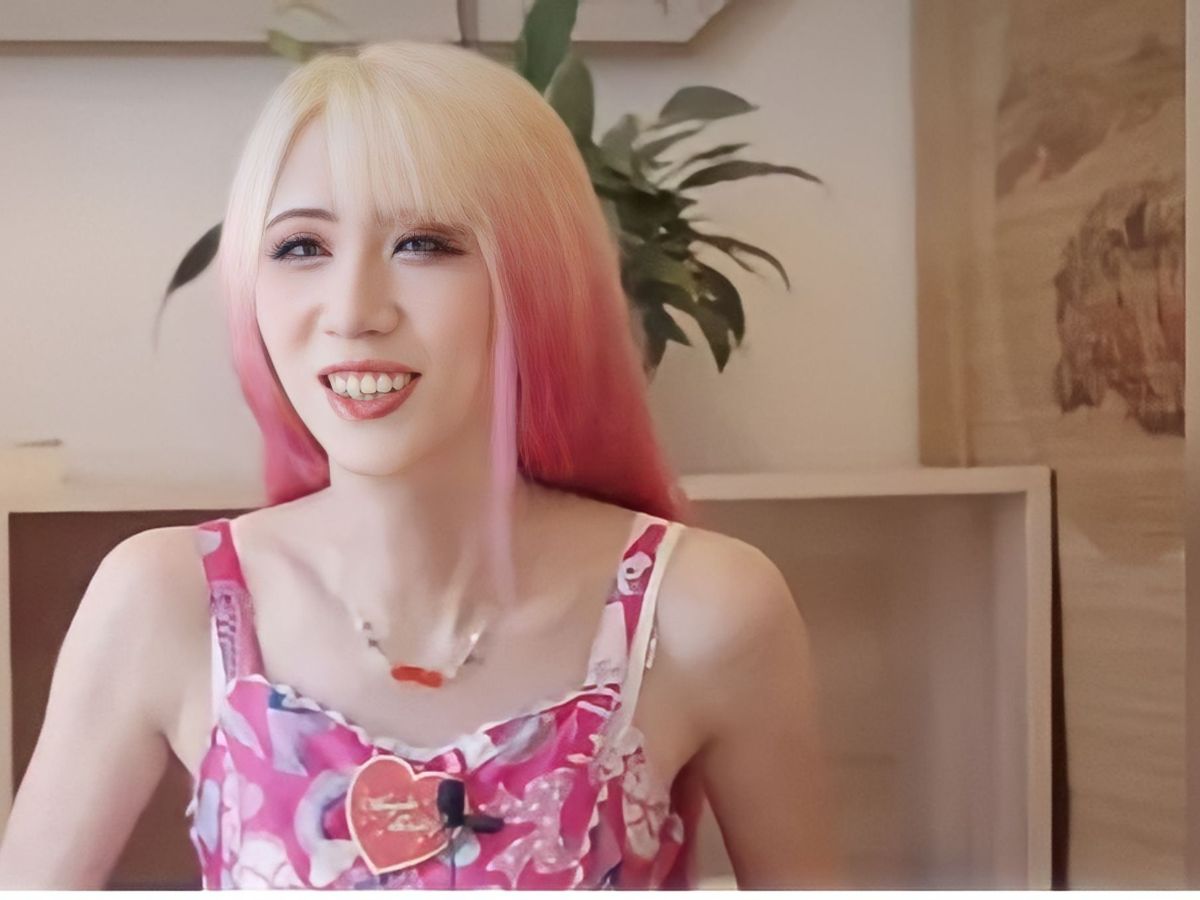 Pria Ini Kenakan Busana ala Lolita Setiap Hari, Respons Istrinya Tak Terduga