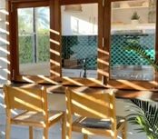 11 Potret Rumah Gaya Belanda Klasik yang Modern, Tampak Kecil dari Depan, tapi Dalamnya Bikin Candu, Berasa di Toko IKEA