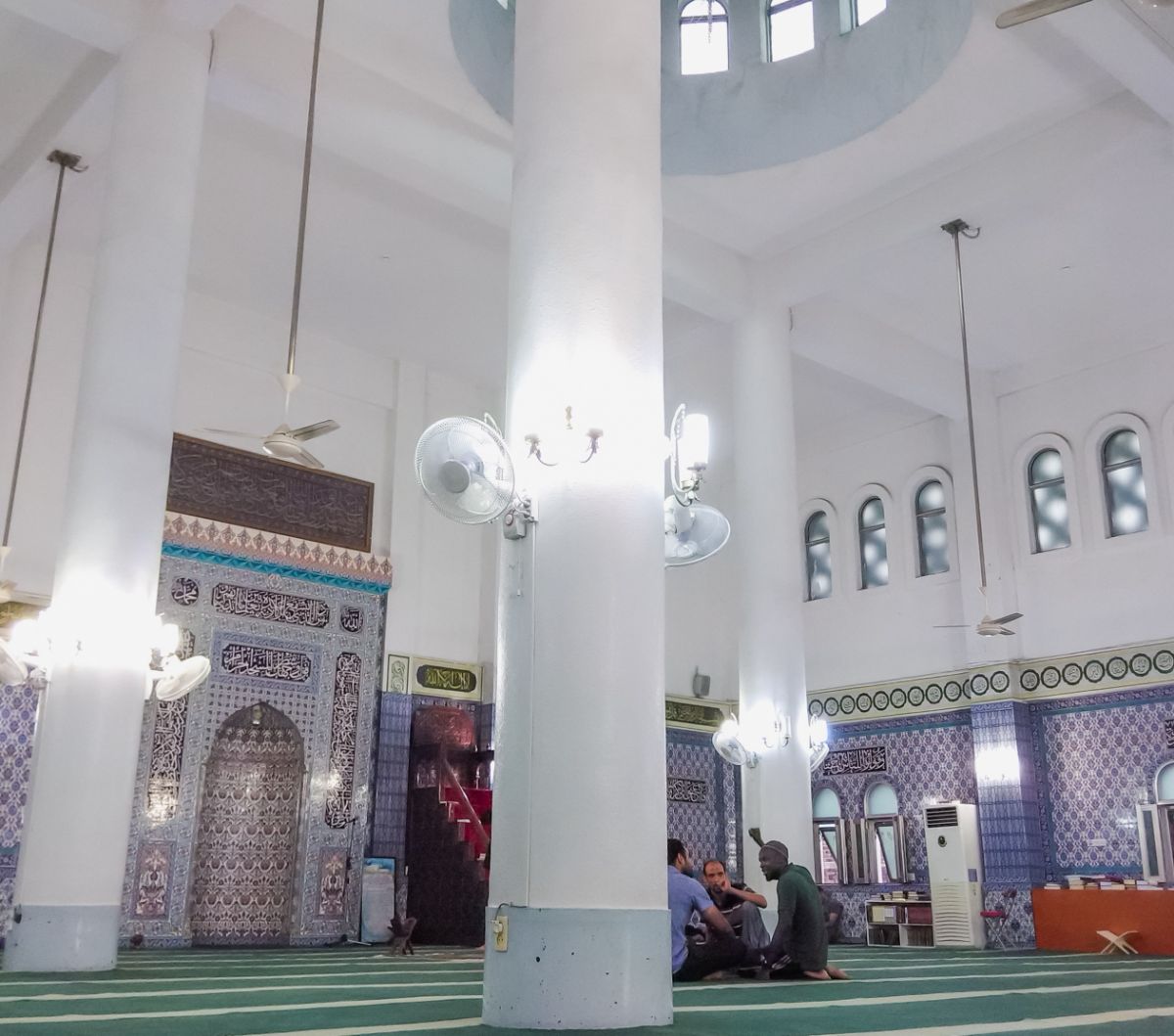 Hukum Melarang Anak-anak Berisik di Masjid Saat Sholat