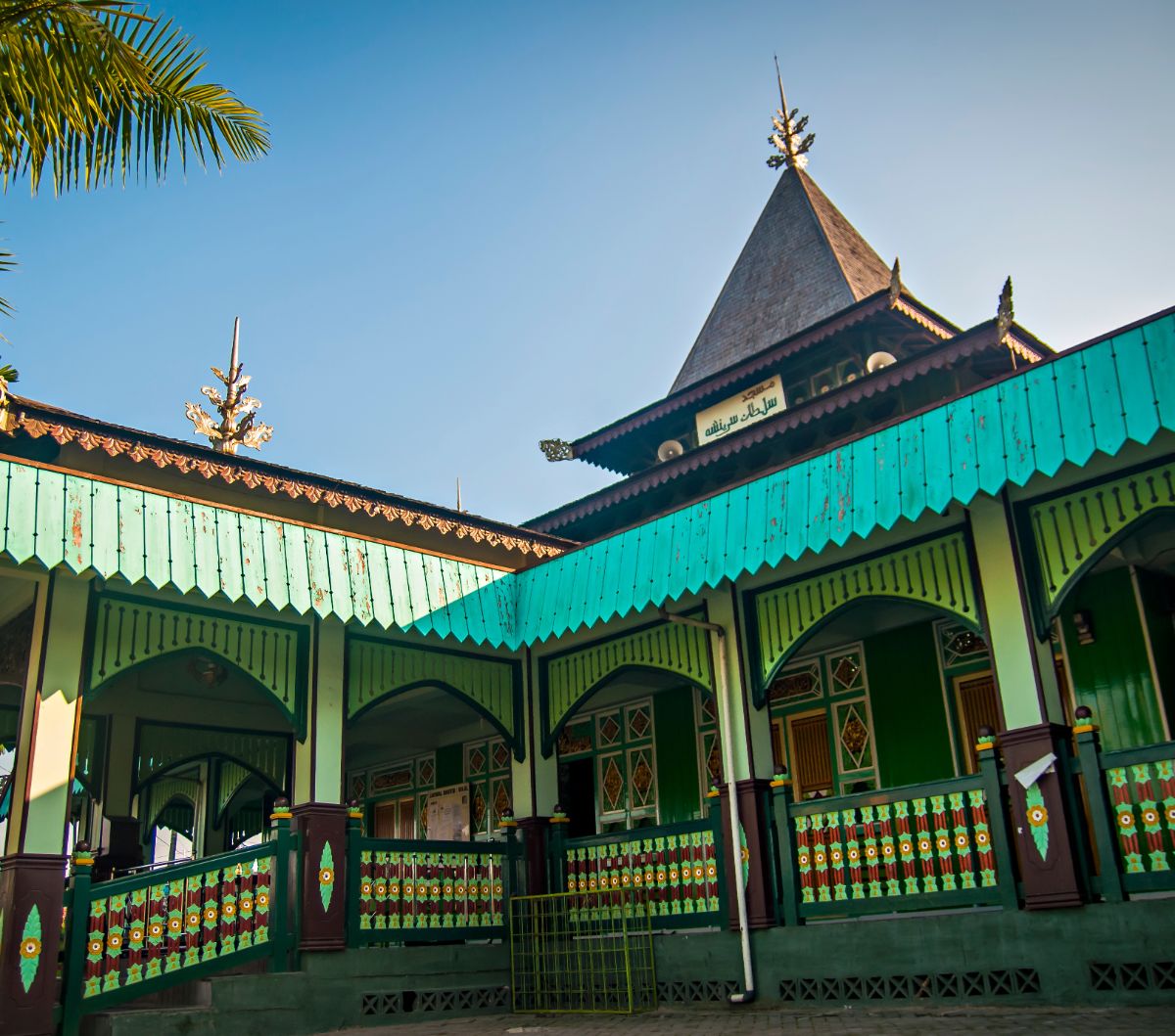 Hukum Melarang Anak-anak Berisik di Masjid Saat Sholat