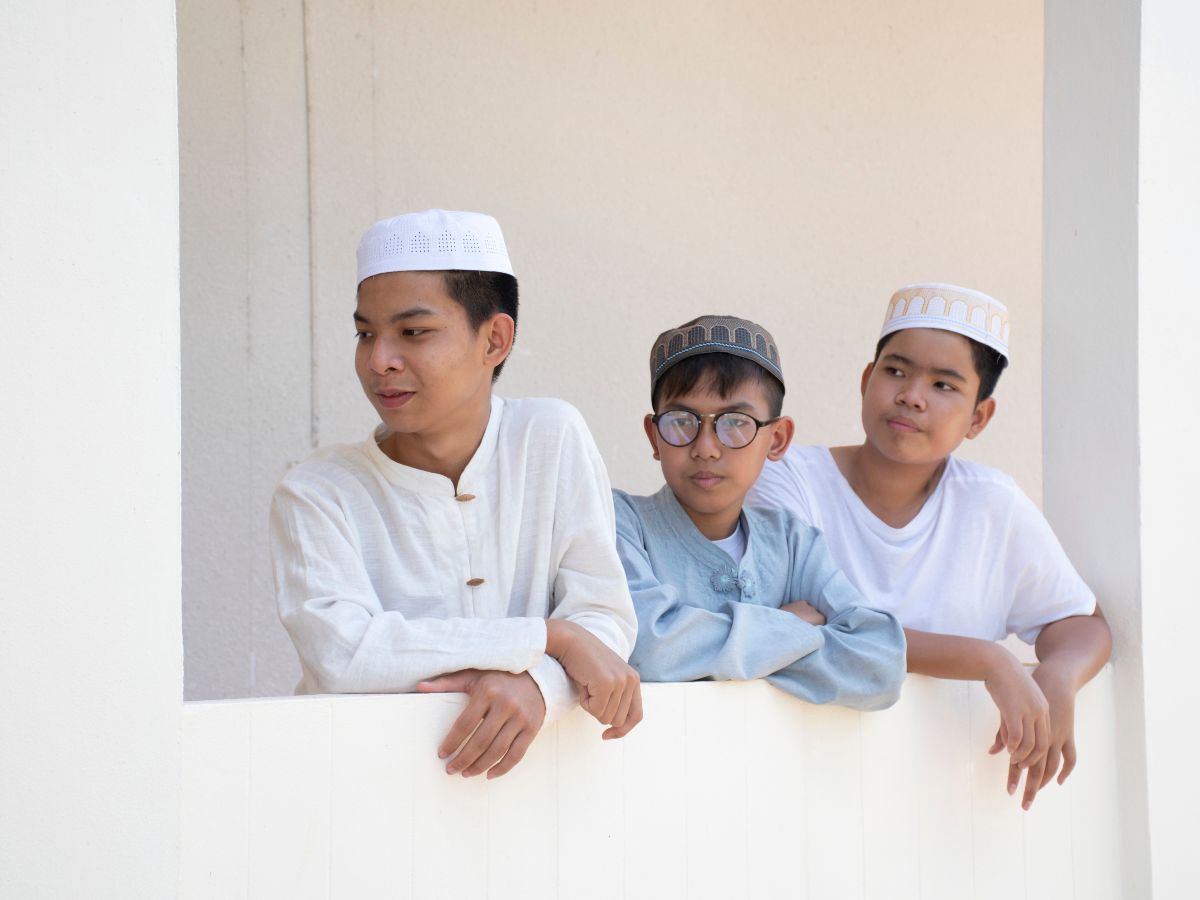 Hukum Melarang Anak-anak Berisik di Masjid Saat Sholat