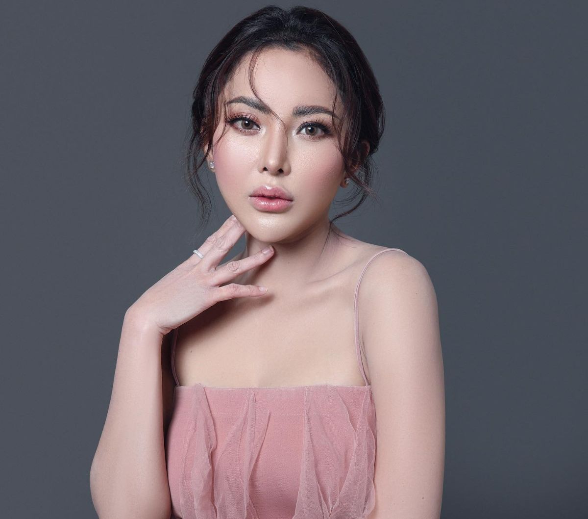Potret Gege Fransiska yang Nekat Bongkar Perselingkuhan Suami, Beberkan Chat Mesra dengan Wanita Lain!