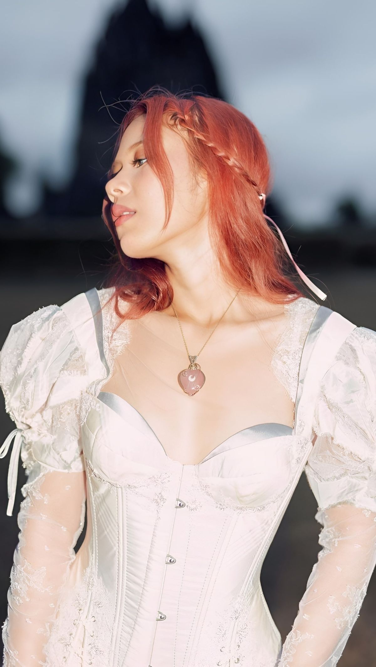 Potret Outfit Retro Vibe Nadin Amizah, Sweet and Cute!