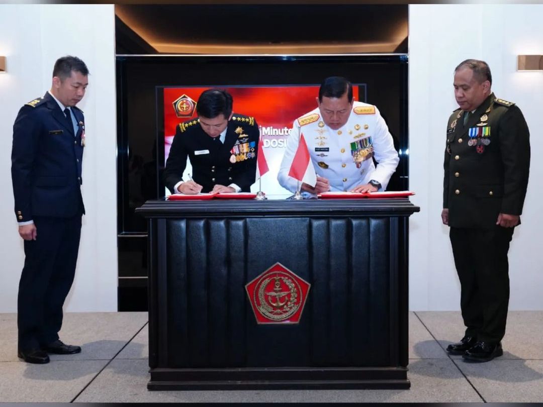 Potret Gagah Panglima TNI Salam Komando dengan Panglima AB Singapura, Siap Kerjasama Militer