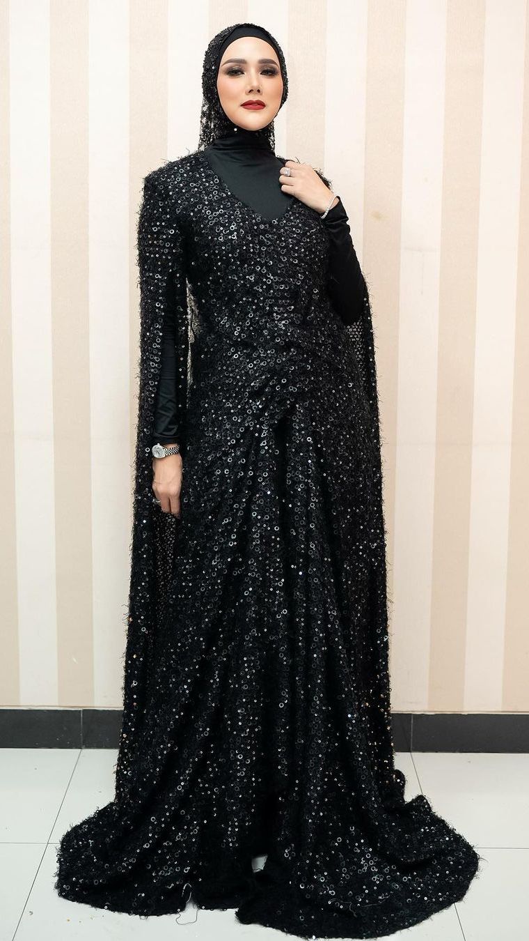 Dipuji Ahmad Dhani Lebih Cantik Berhijab, Mulan Jameela Menangis Haru