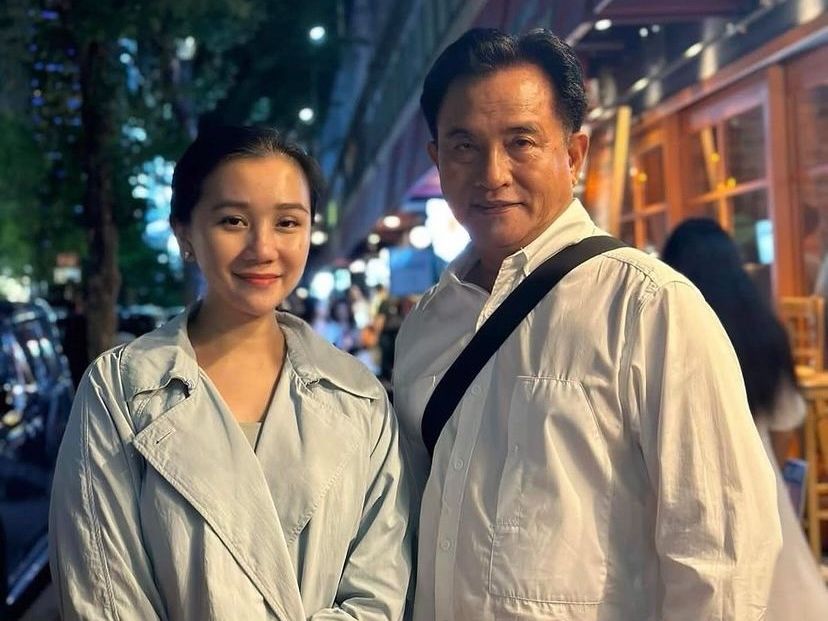 Potret Cantik Istri Yusril Ihza Mahendra Pose Bareng Suami di Tokyo, Netizen Salfok Dikira Putri Sulung
