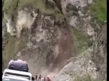 CEK FAKTA: Hoaks Video Gunung di Tibet Longsor