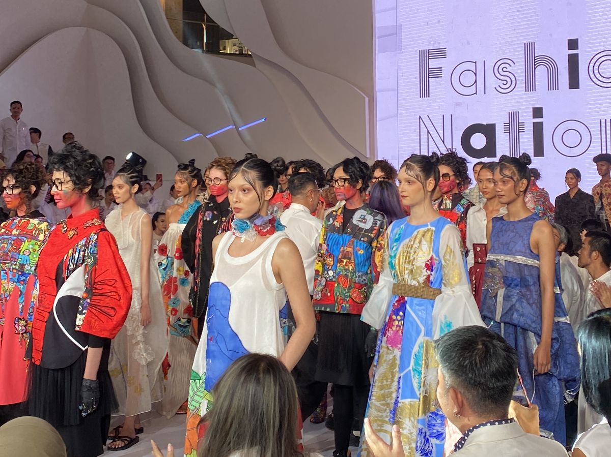 Tengok Koleksi Fresh Desainer Senior Tanah Air di Fashion Nation