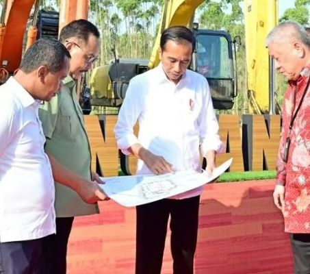 Jokowi Tanam Pohon Beringin Kembar di Istana Presiden IKN: Simbol Keagungan
