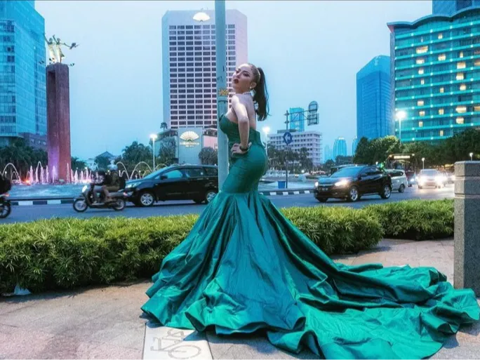 Potret Ayu Aulia yang Lagi Disorot, Tampil dengan Gaya Sporty hingga Glamor