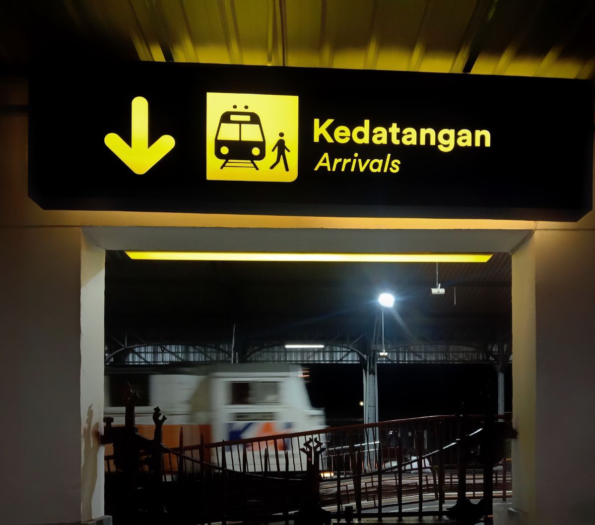 Ketiduran di Kereta, Wanita ini Tak Sengaja Nyender di Baru Pria Asing, Malu Tapi Nyaman