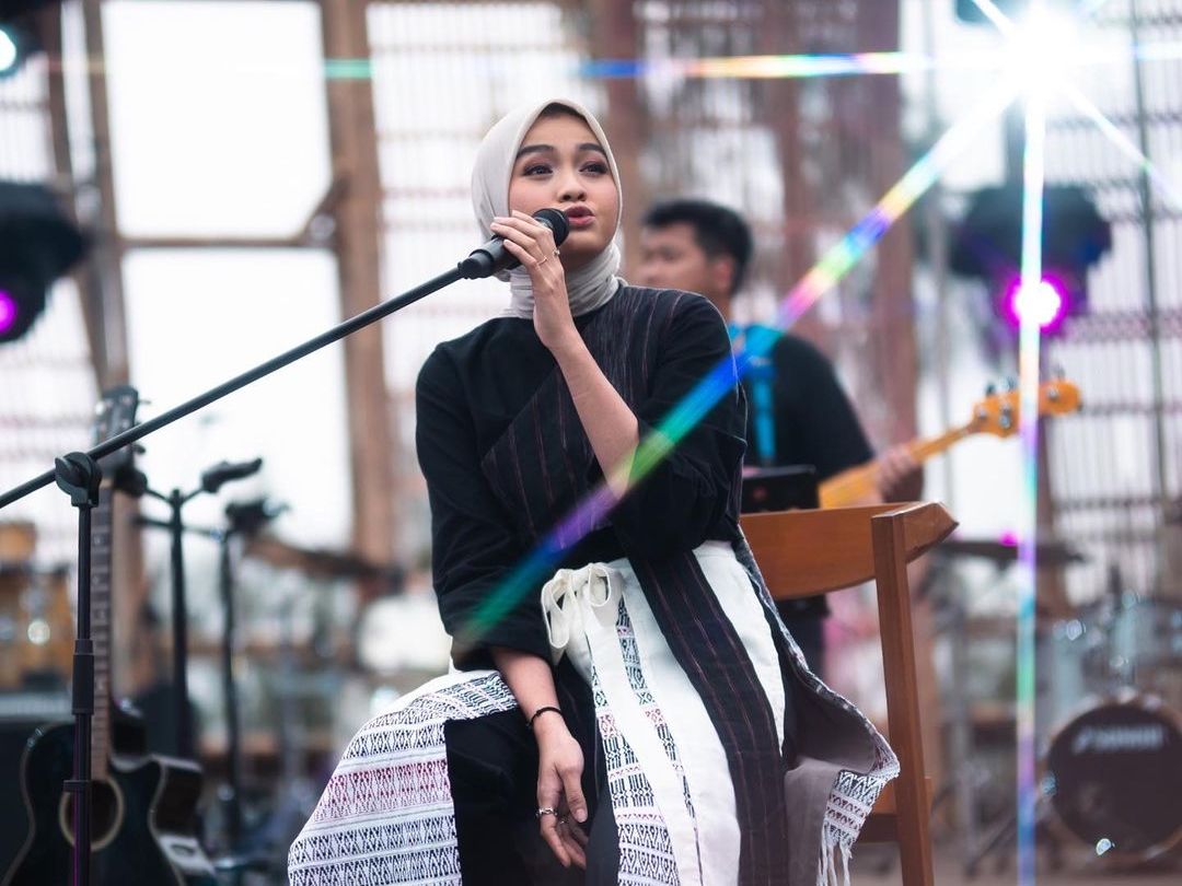 Potret Salma Salsabil, Dirujak Netizen Gegara Ubah Lirik Lagu Didi Kempot