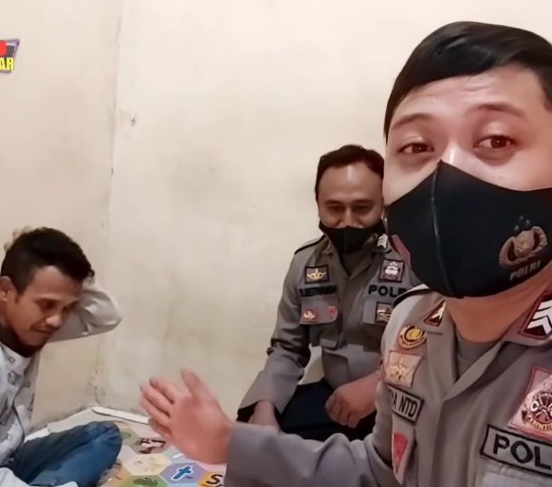 Dinyatakan Bebas Masa Tahanan, Si Narapidana Malah Ogah Pulang Sampai Harus Dibujuk Polisi