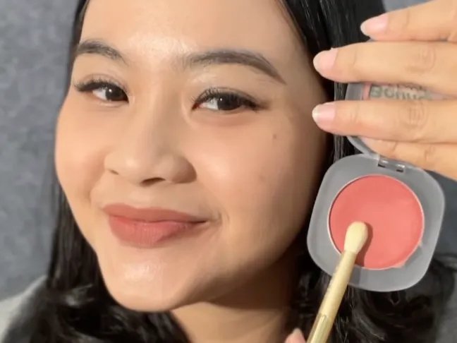 Siapkan Blush dan Kuas