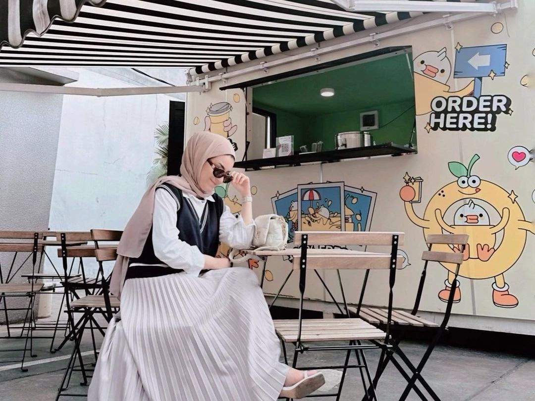 Inspirasi Look Monokrom untuk Hijaber, Anggun dan Simpel