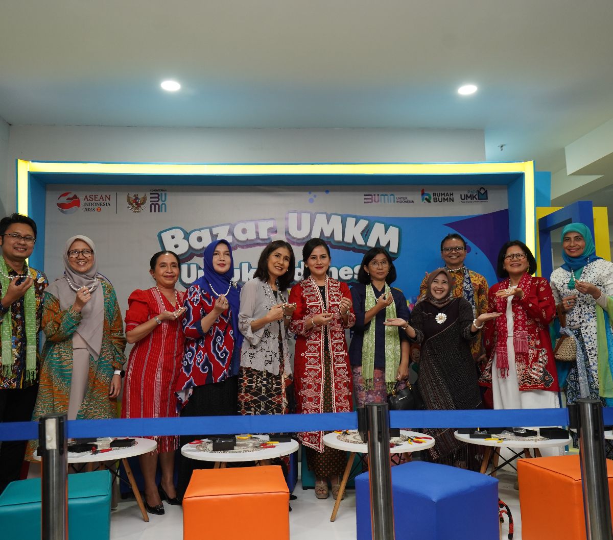 Dari sisi pemasaran, Loto melanjutkan, masih banyak UMKM yang membutuhkan dukungan akses. Untuk mendukung hal tersebut, BUMN membantu memfasilitasi pemasaran UMKM melalui Pasar Digital (PaDi UMKM). 