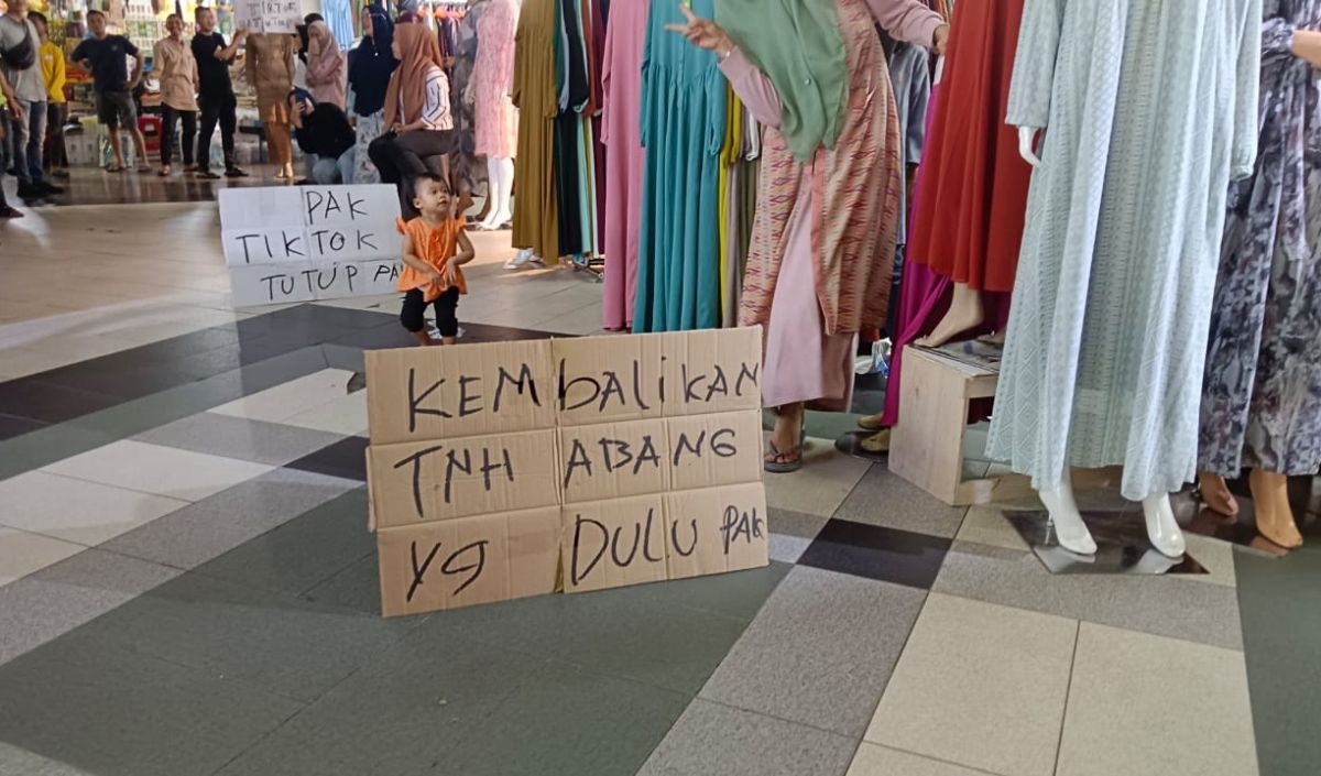 Mendag menjelaskan, pihaknya akan menata kembali, sehingga pihak UMKM  dan penjual offline tidak dirugikan dengan kehadiran penjual di TikTok. 