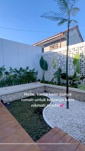 Suasana nyaman dan tenang pun terlihat dari rumah berkonsep tropis tersebut.<br>