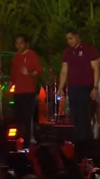 Paspampres Sigap Pakai Senter Jaga Presiden Jokowi