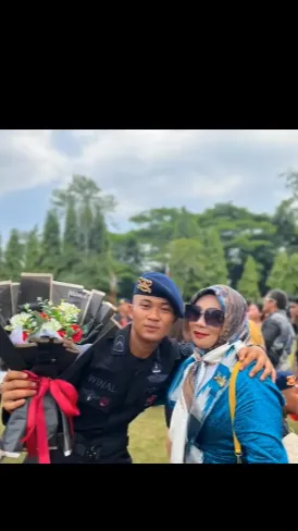 Binar kebahagiaan pun terlihat jelas dalam wajah kedua orang tuanya saat menghadiri acara tersebut. <br>