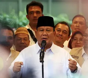 Jalan Santai di Makassar, Anies 'Sindir' Prabowo: Tak Perlu Pakai Pesawat Lewati Atas Kita