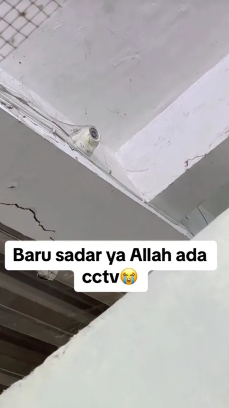 Heboh Wanita Syok Ada CCTV di Atas Toilet